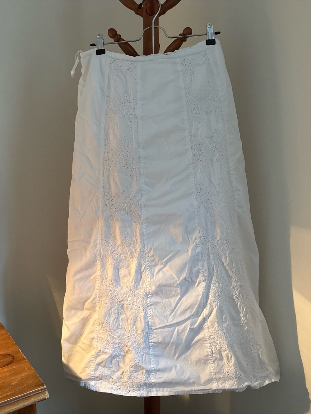 Valerie Stevens White Embroidered Maxi Skirt